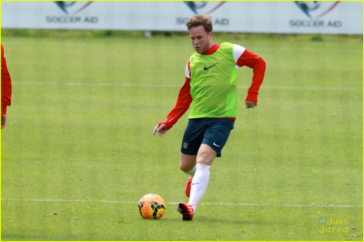 olly murs socceraid tackled 06