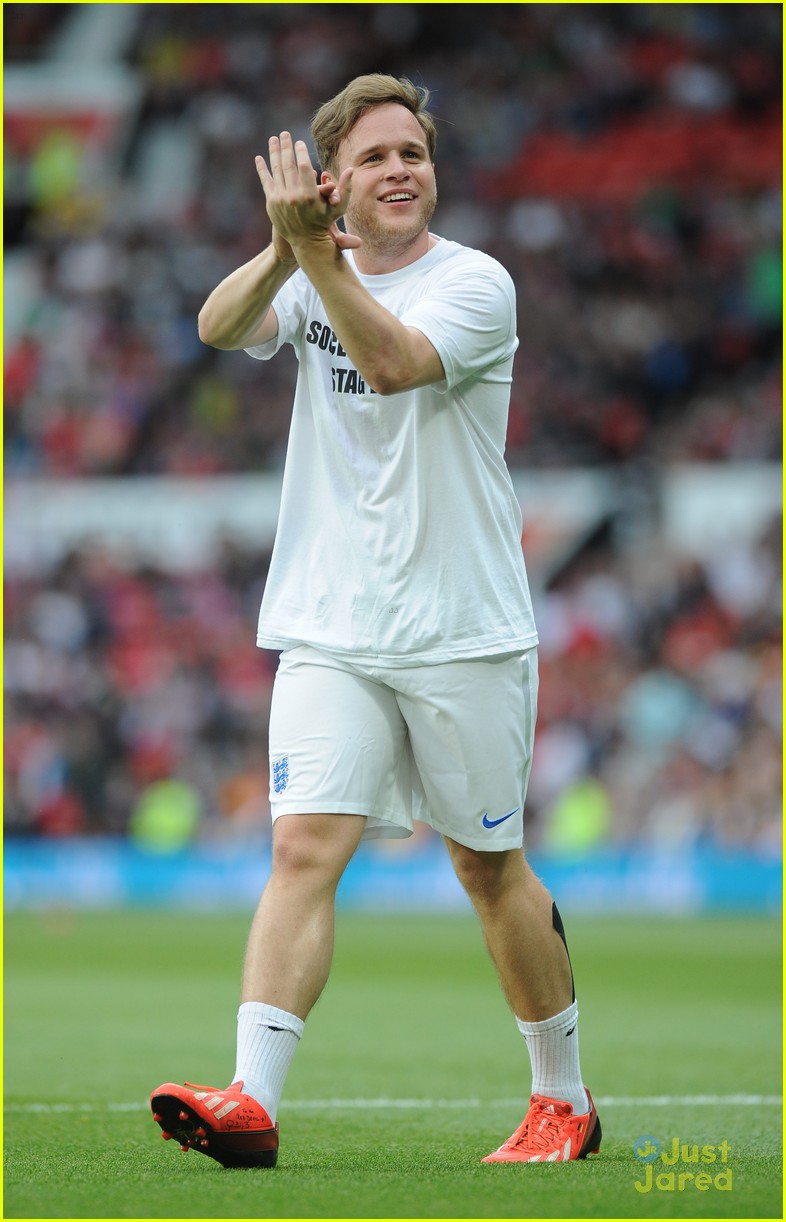 olly murs socceraid tackled 07
