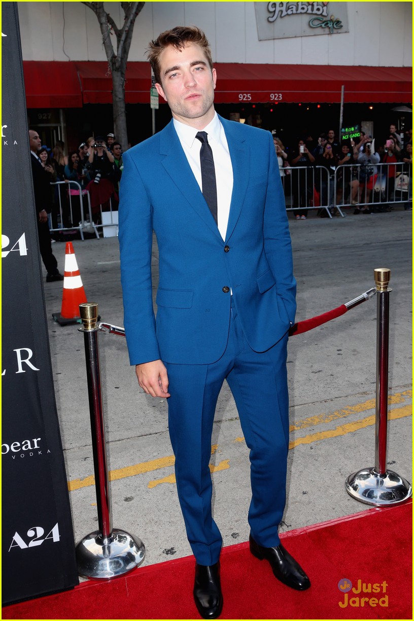robert pattinson guy pearce rover hollywood premiere 02