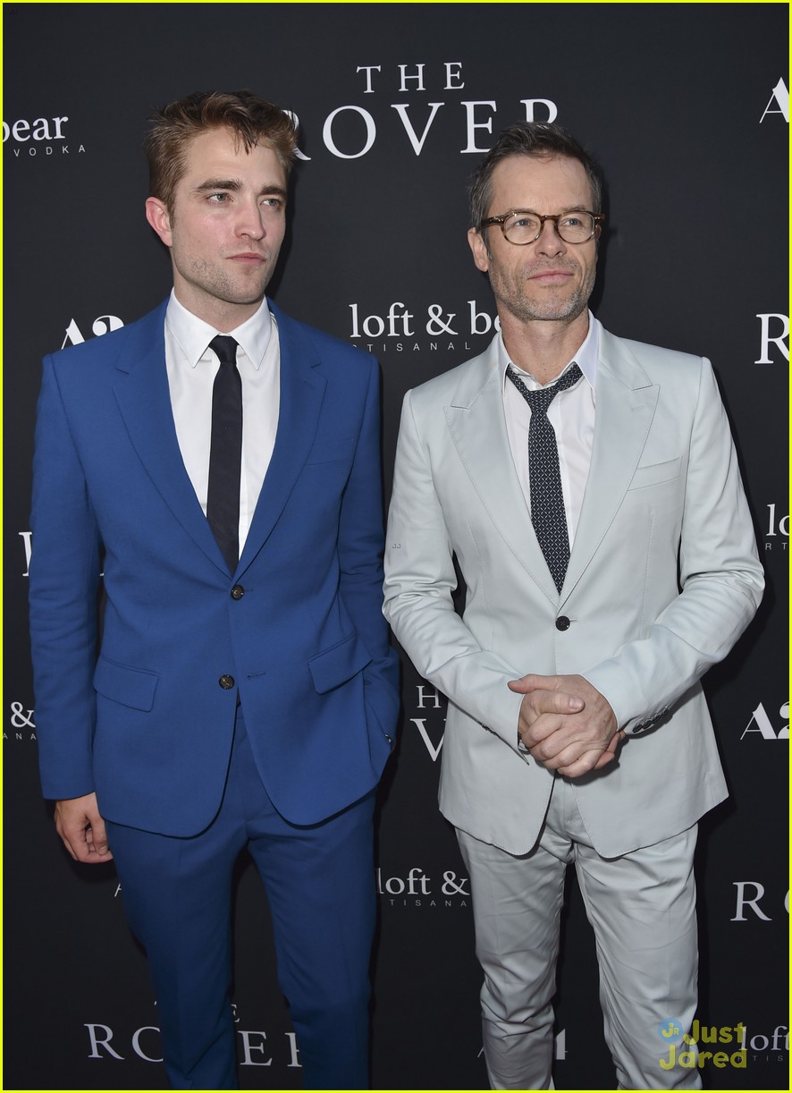 robert pattinson guy pearce rover hollywood premiere 15