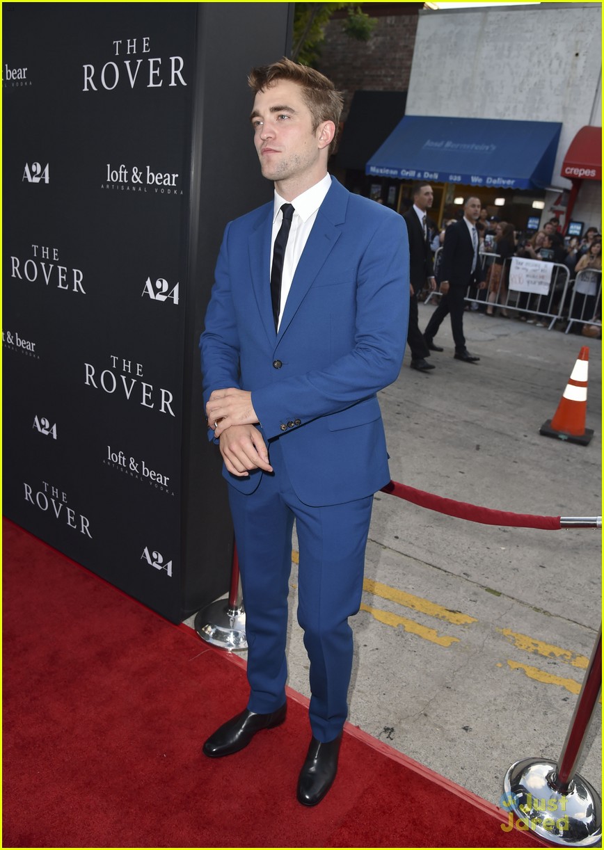 robert pattinson guy pearce rover hollywood premiere 16