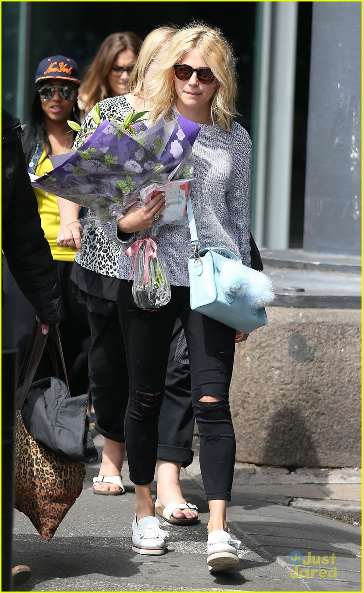 pixie lott lay down video manchester arrival 10