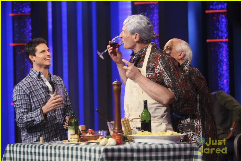robbie amell whose line is it anyway pics 06