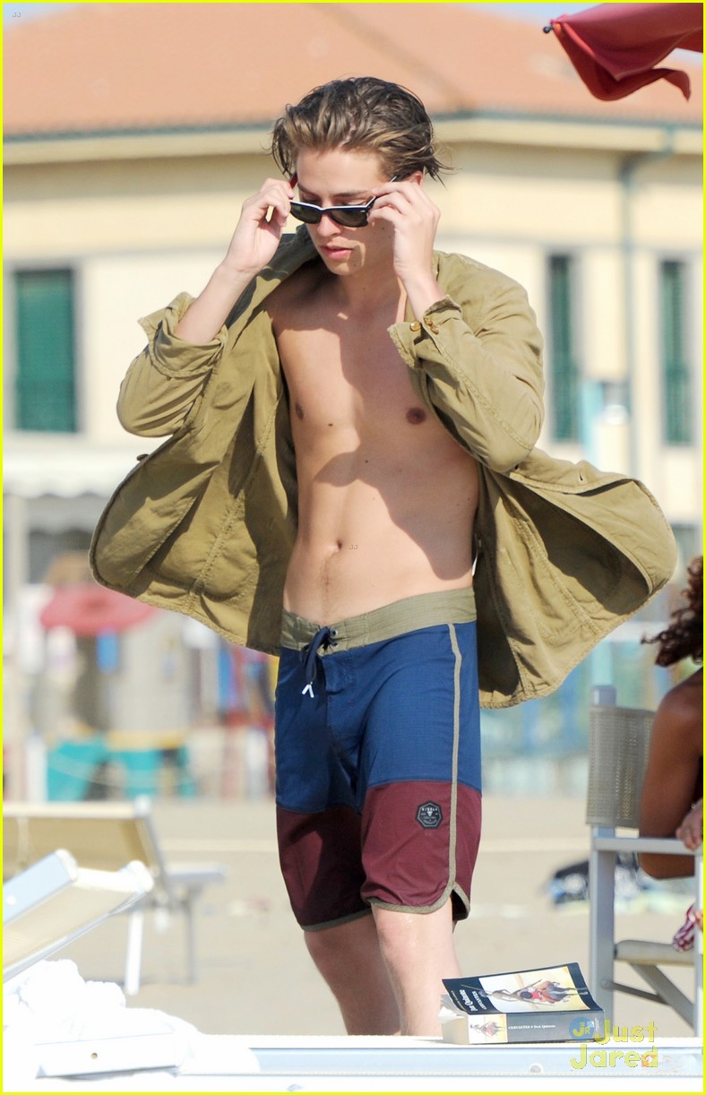 cole dylan sprouse italian beach 05