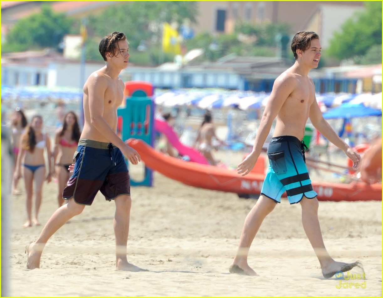 cole dylan sprouse italian beach 08