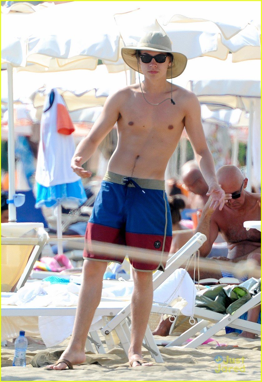 cole dylan sprouse italian beach 10