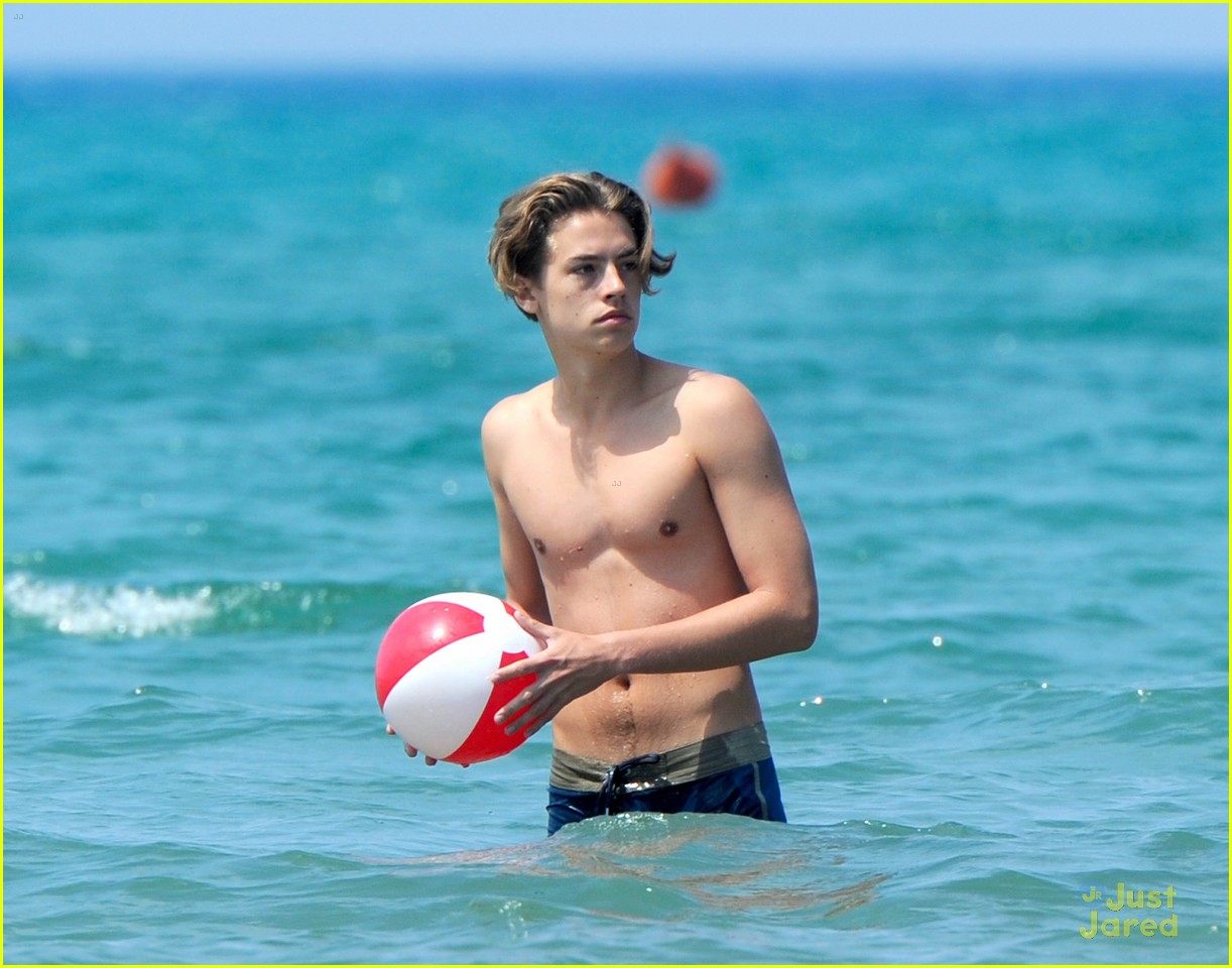 cole dylan sprouse italian beach 13