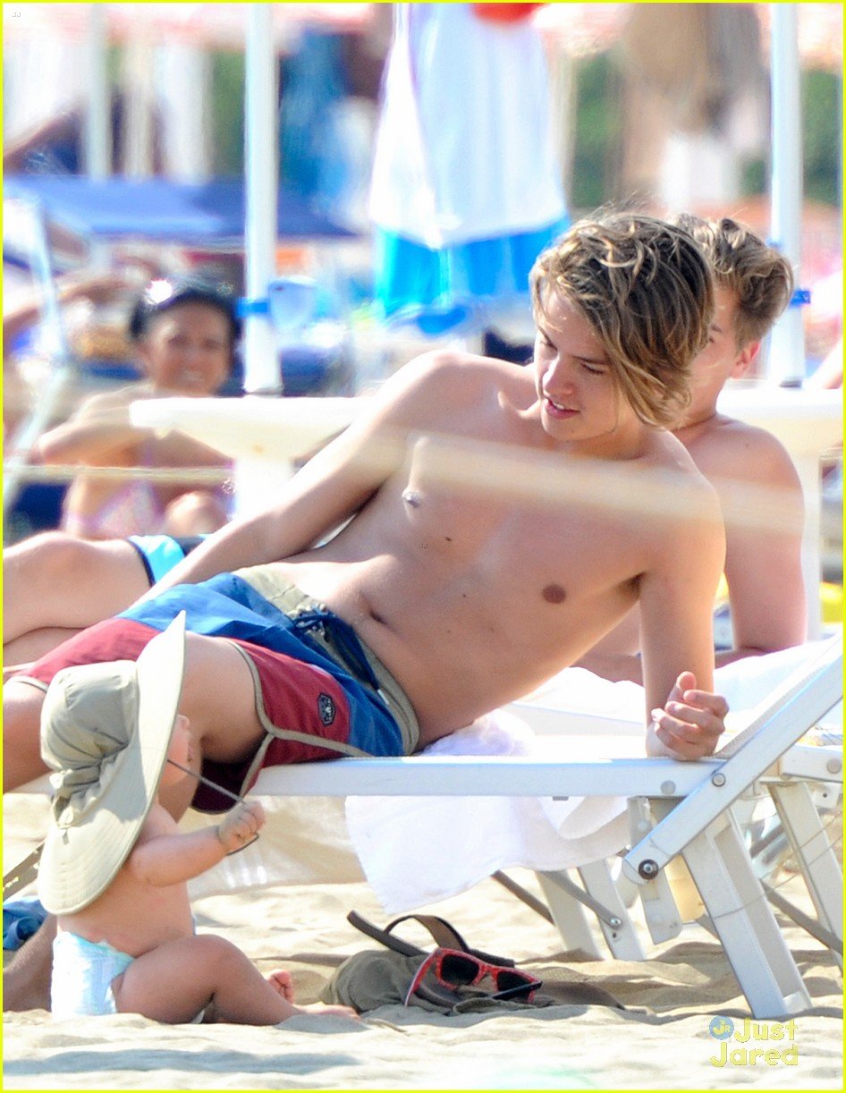 cole dylan sprouse italian beach 25