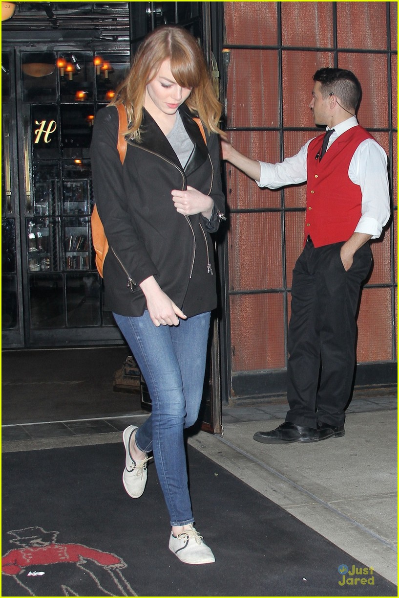 emma stone andrew garfield land in los angeles separately 05