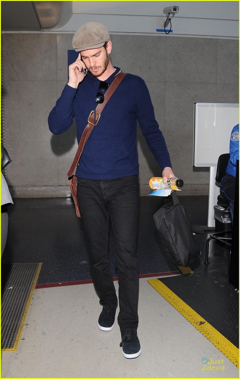 emma stone andrew garfield land in los angeles separately 08