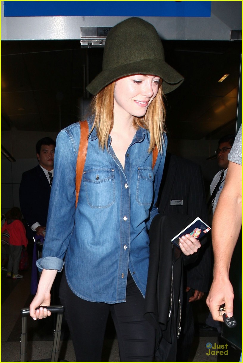 emma stone andrew garfield land in los angeles separately 10