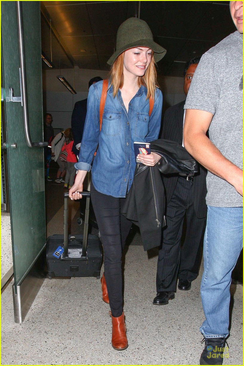 emma stone andrew garfield land in los angeles separately 11