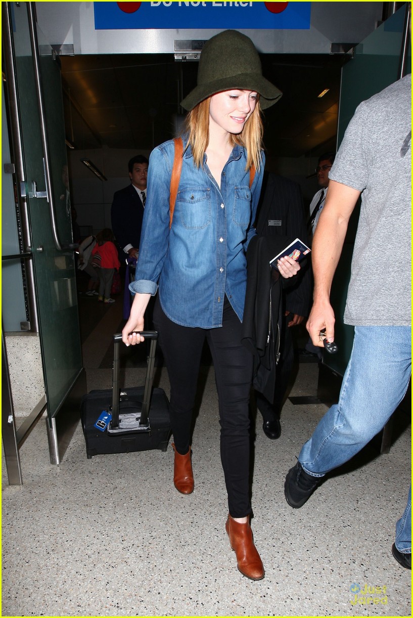 emma stone andrew garfield land in los angeles separately 13