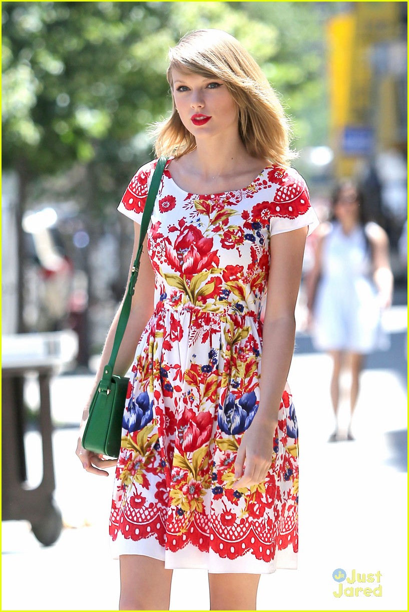 taylor swift wildflower dress young fans nyc 09