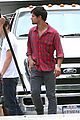 taylor lautner lunch run the tide set 01