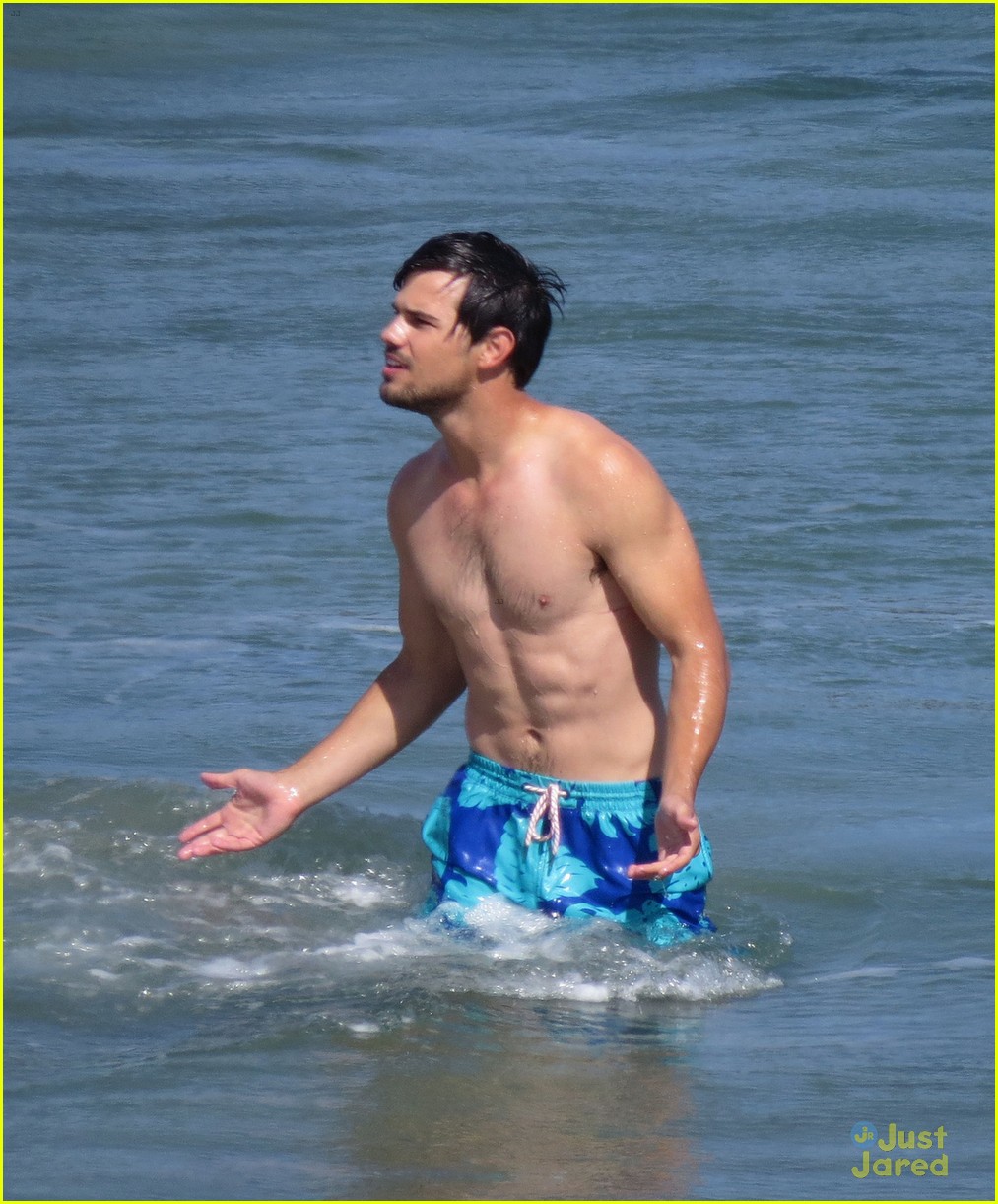 taylor lautner goes shirtless for run the tide beach scenes 03