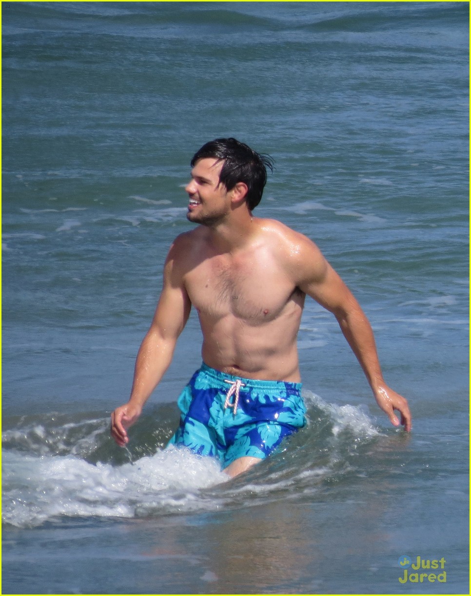 taylor lautner goes shirtless for run the tide beach scenes 28