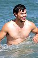taylor lautner goes shirtless for run the tide beach scenes 01