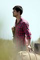 taylor lautner goes shirtless for run the tide beach scenes 09