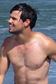 taylor lautner goes shirtless for run the tide beach scenes 28