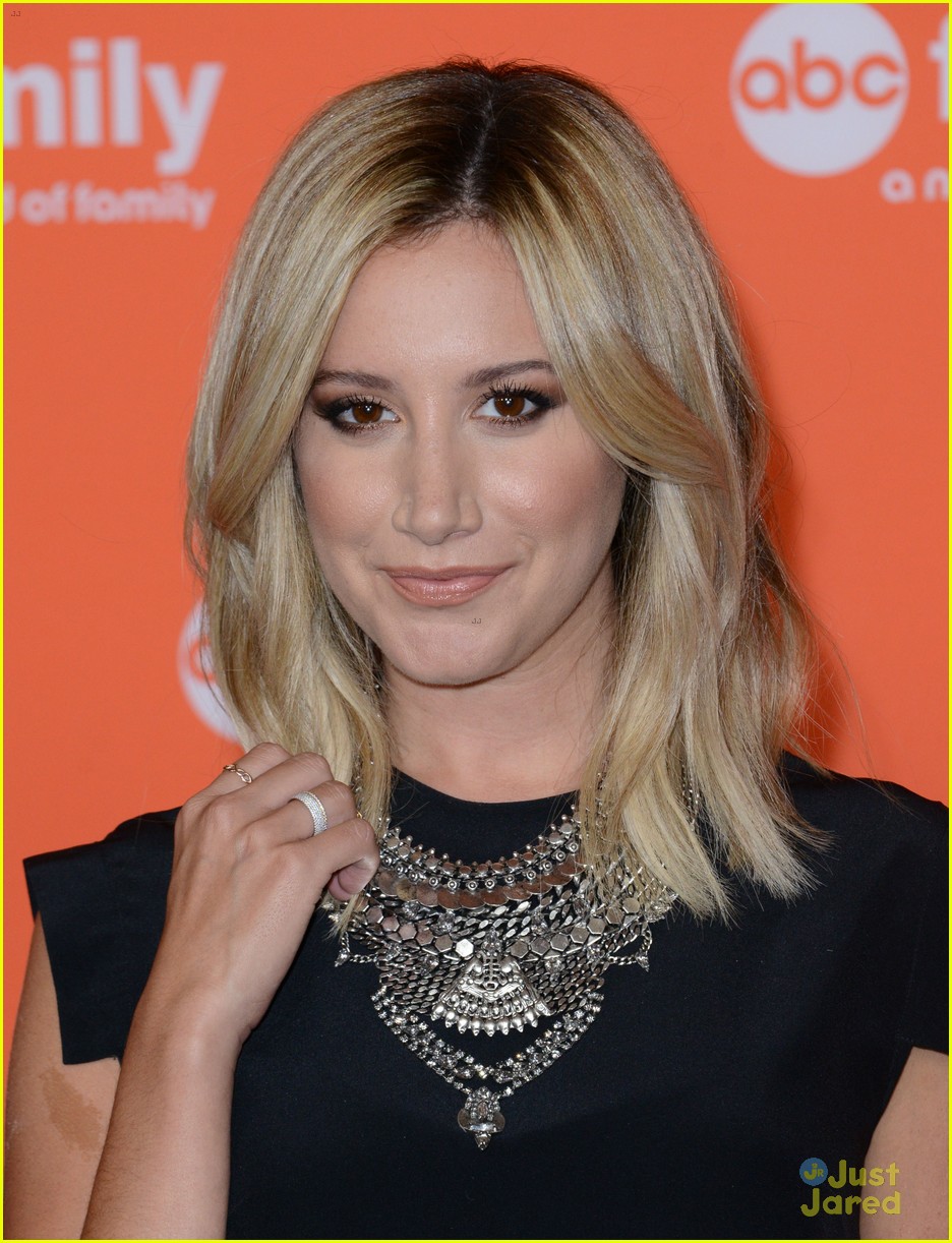 ashley tisdale emily osment young hungry tca 2014 03