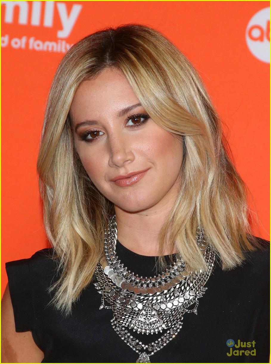 ashley tisdale emily osment young hungry tca 2014 06