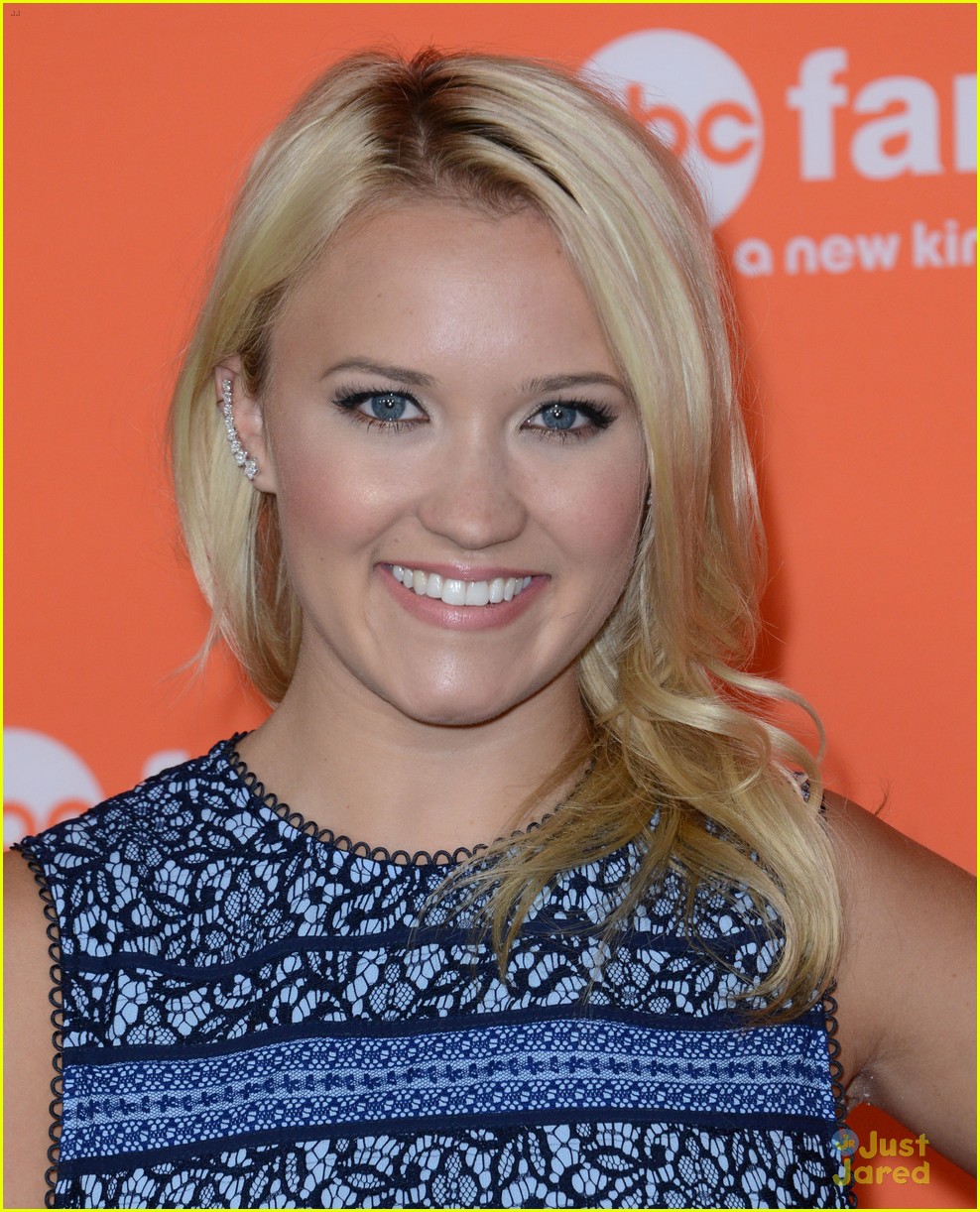 ashley tisdale emily osment young hungry tca 2014 21