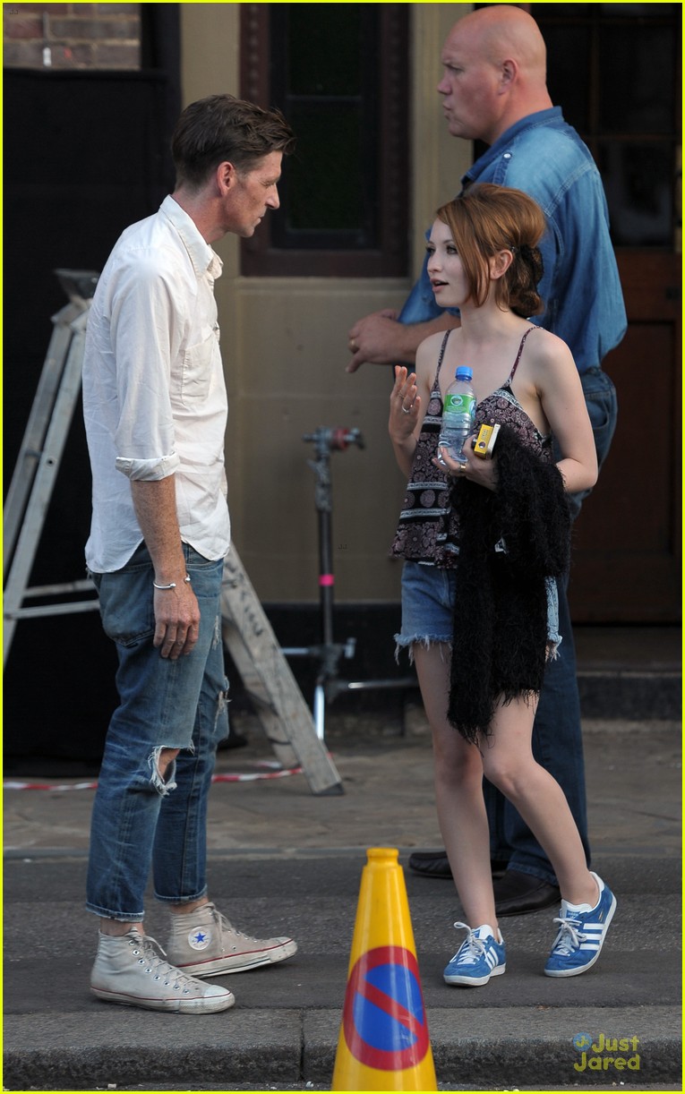 emily browning tom hardy look happy for legend night scenes 05