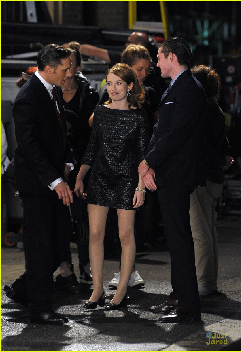 emily browning tom hardy look happy for legend night scenes 07