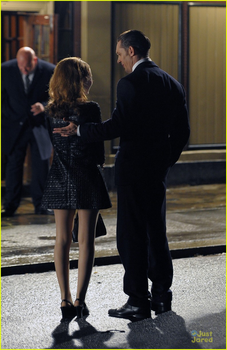 emily browning tom hardy look happy for legend night scenes 08