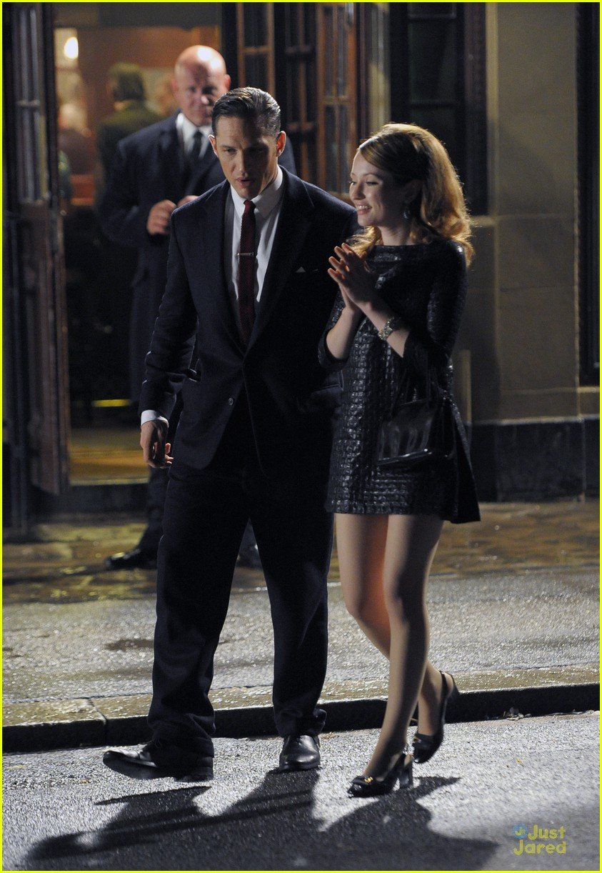 emily browning tom hardy look happy for legend night scenes 11