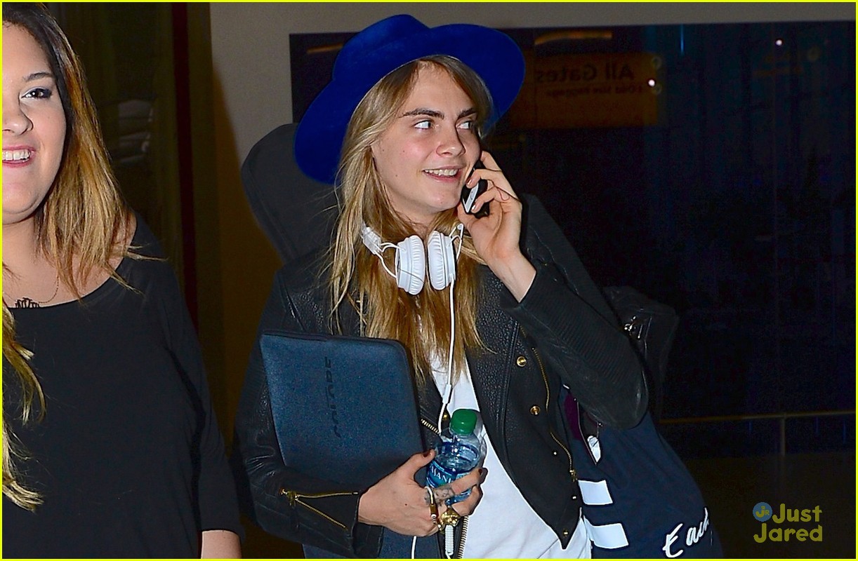 cara delevingne looks like shes ready for a long flight 03