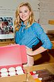 chloe moretz mobbed by fans if i stay chicago cupcakes 01