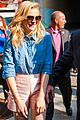 chloe moretz mobbed by fans if i stay chicago cupcakes 04