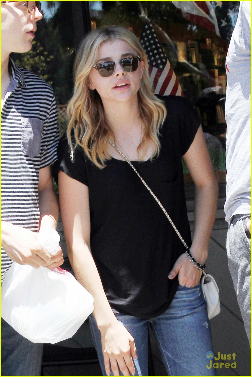chloe moretz lunch in la wishes she was in nyc 02