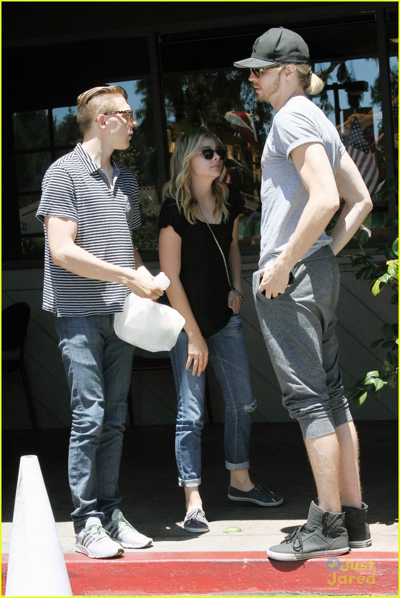 chloe moretz lunch in la wishes she was in nyc 09