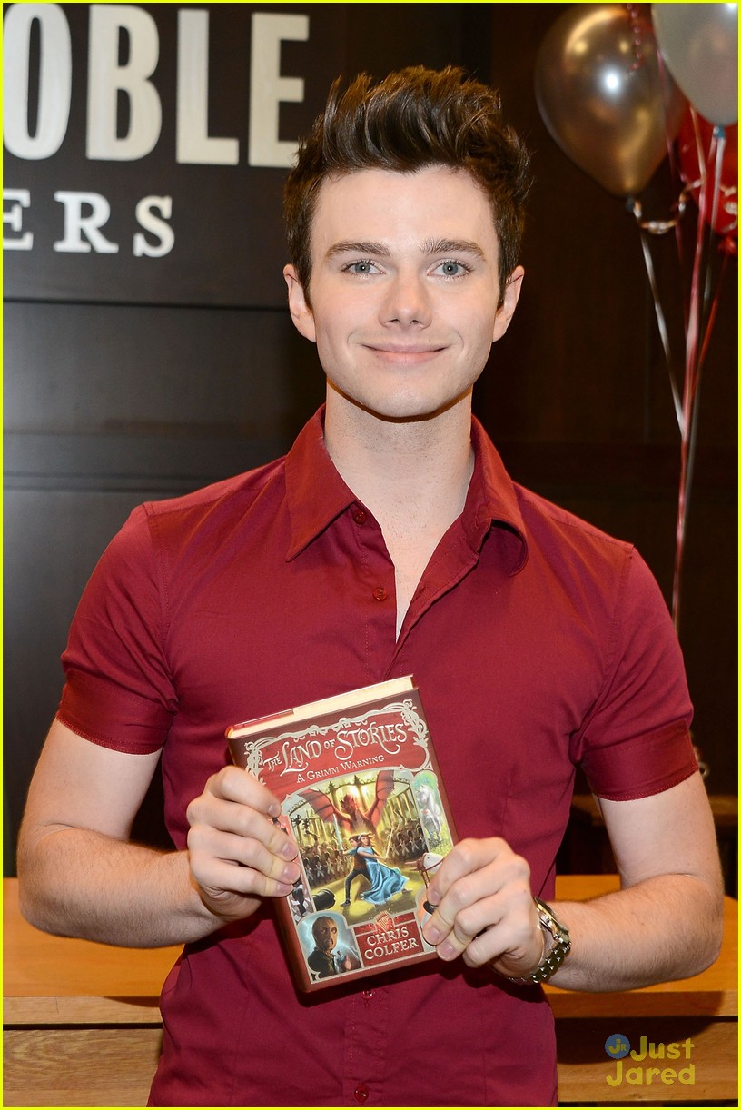 chris colfer land of stories signing 02