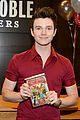 chris colfer land of stories signing 02