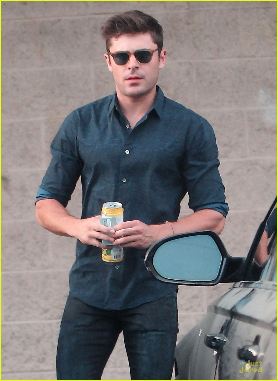 zac efron steps out after addressing addiction 02