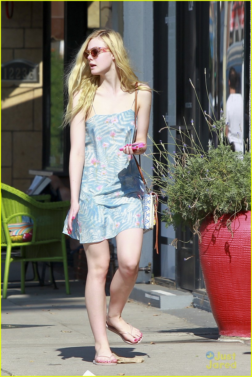 elle fanning switches casual chic outfits errands 28