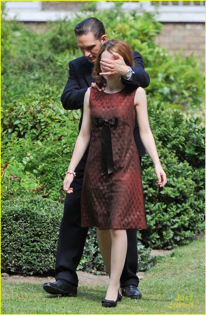 emily browning fights with tom hardy in the rain kiss make up 04