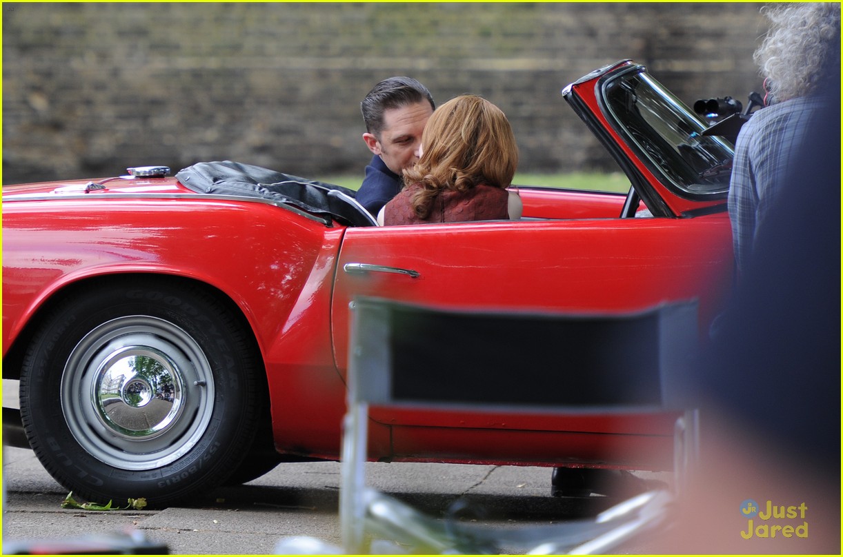 emily browning fights with tom hardy in the rain kiss make up 21