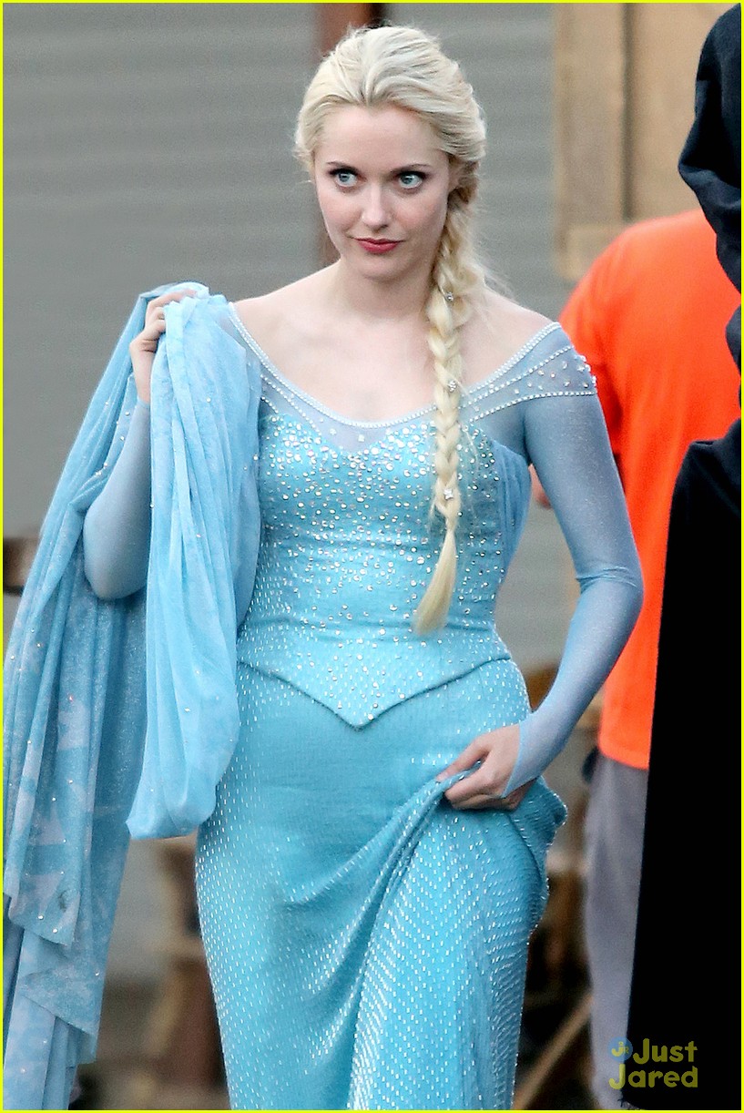 georgina haig hangs with once upon a time cast 04