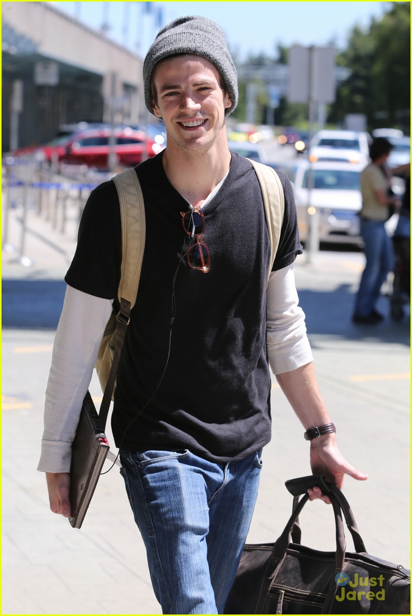 grant gustin back vancouver after comic con 01