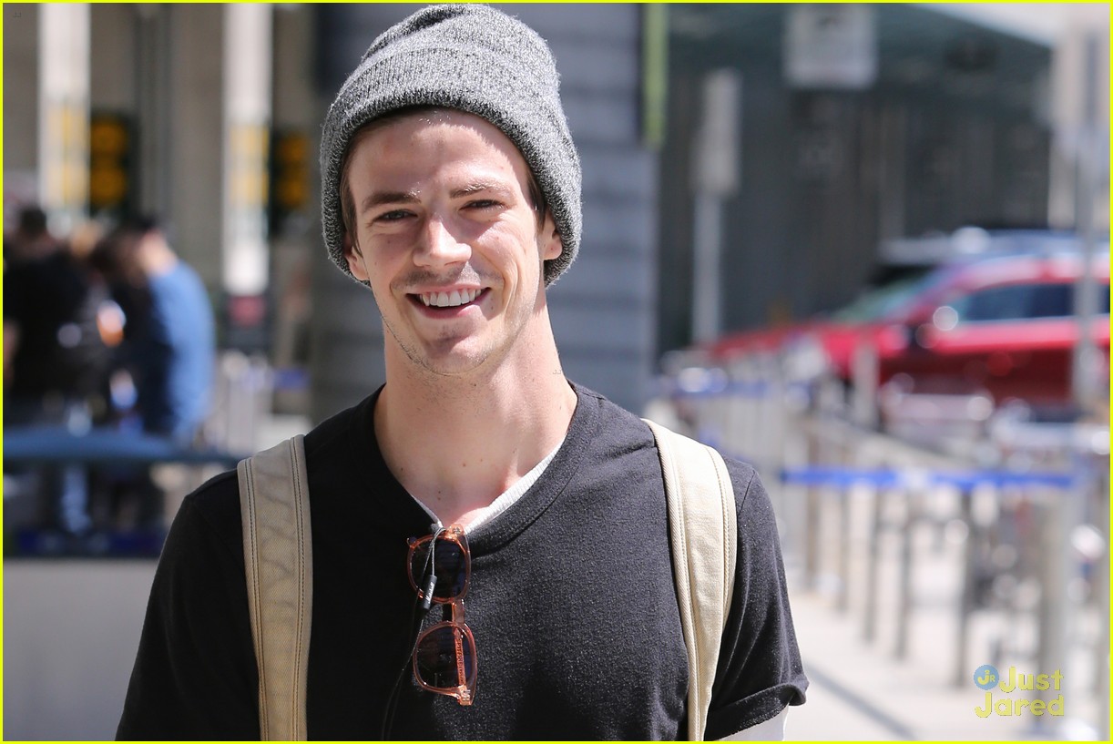 grant gustin back vancouver after comic con 04