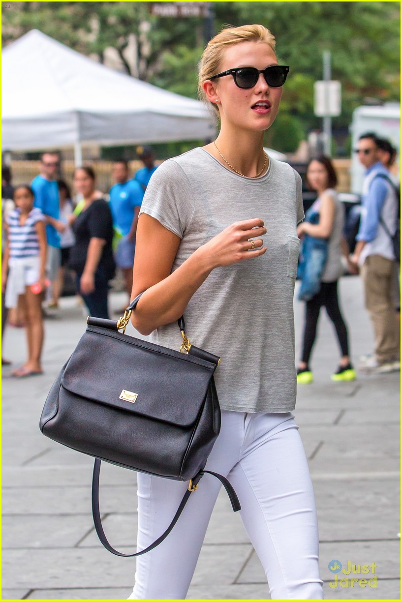 karlie kloss nyc subway lunch with taylor swift 01