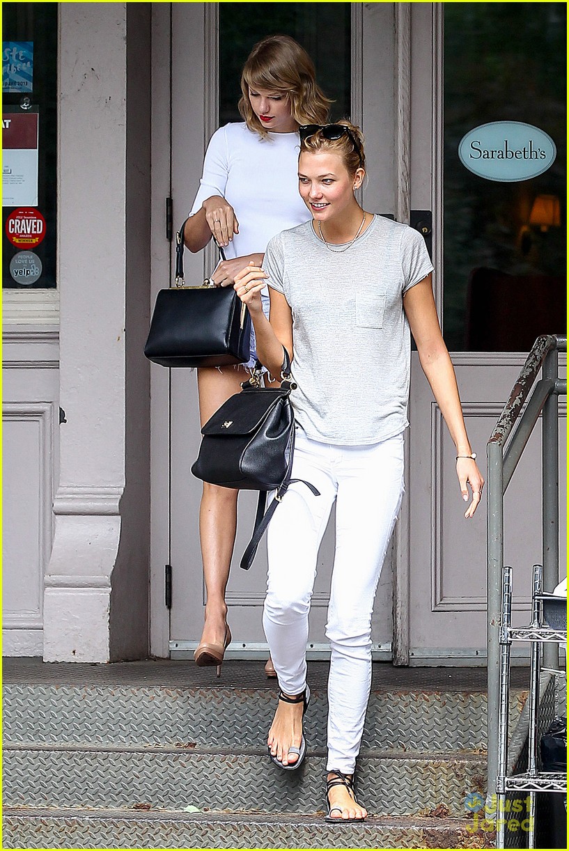 karlie kloss nyc subway lunch with taylor swift 10