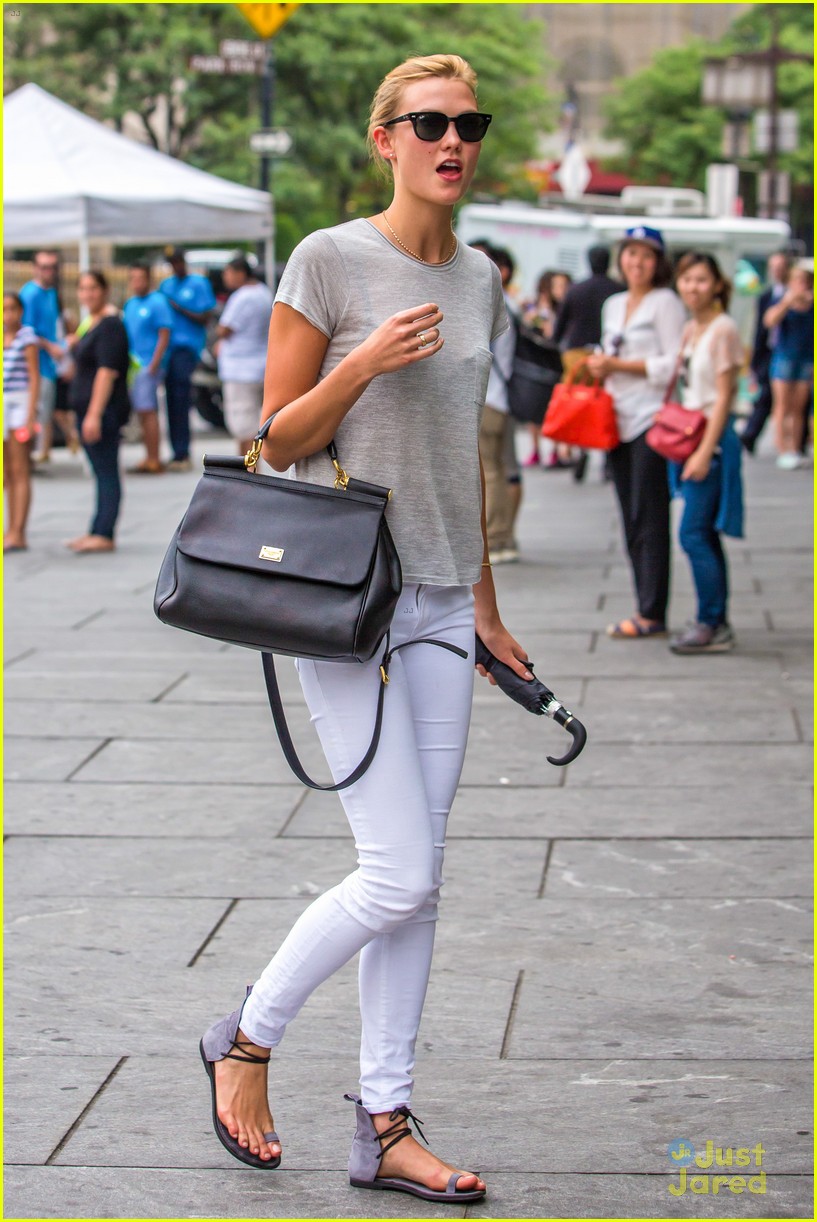 karlie kloss nyc subway lunch with taylor swift 21