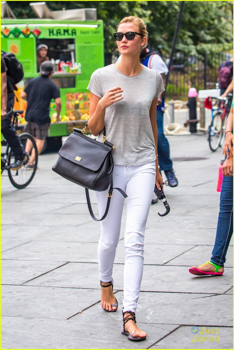 karlie kloss nyc subway lunch with taylor swift 25