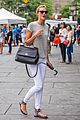 karlie kloss nyc subway lunch with taylor swift 21